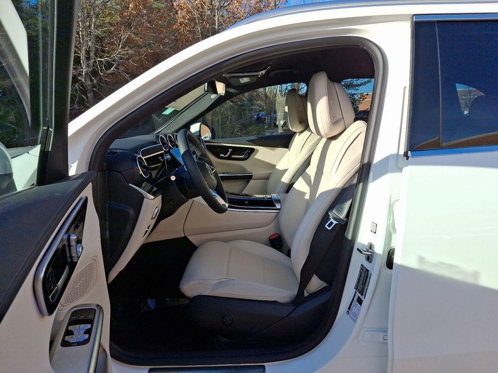 new 2025 Mercedes-Benz GLC 350e car, priced at $61,400