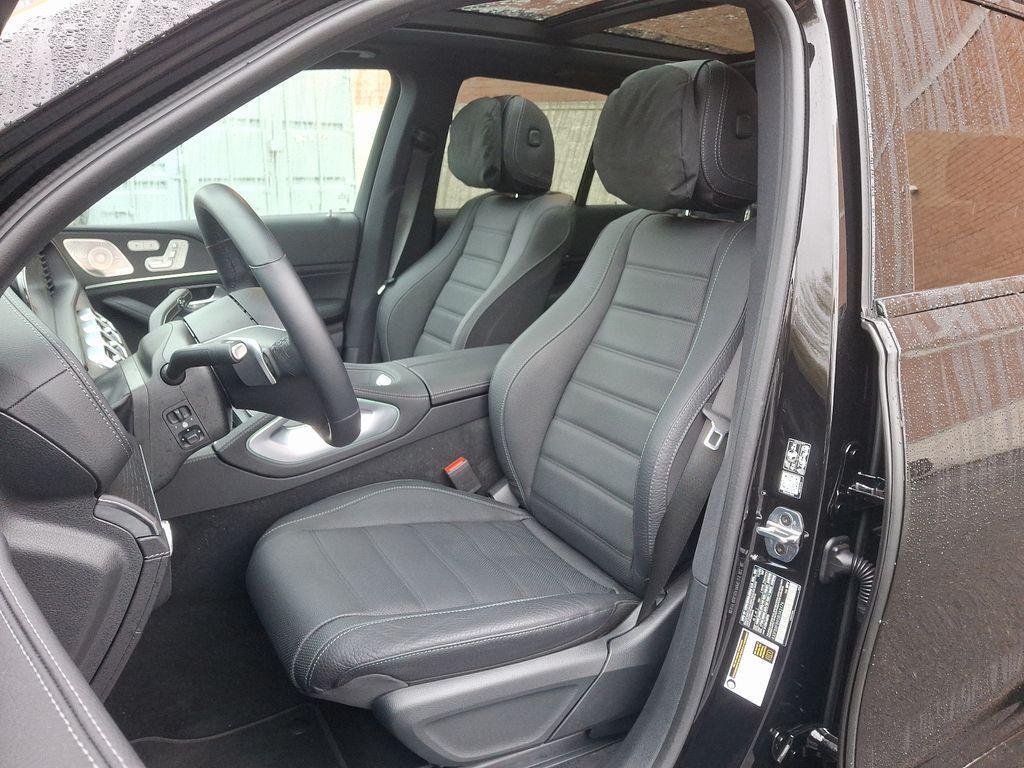 new 2025 Mercedes-Benz GLE 580 car, priced at $102,615