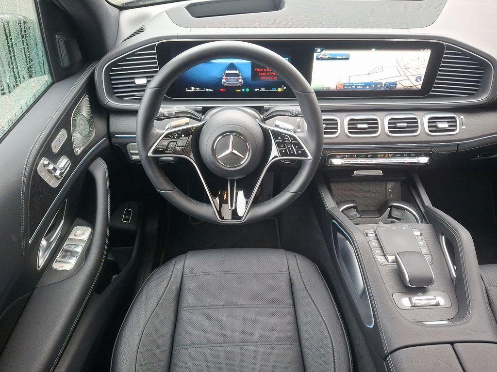 new 2025 Mercedes-Benz GLE 580 car, priced at $102,615