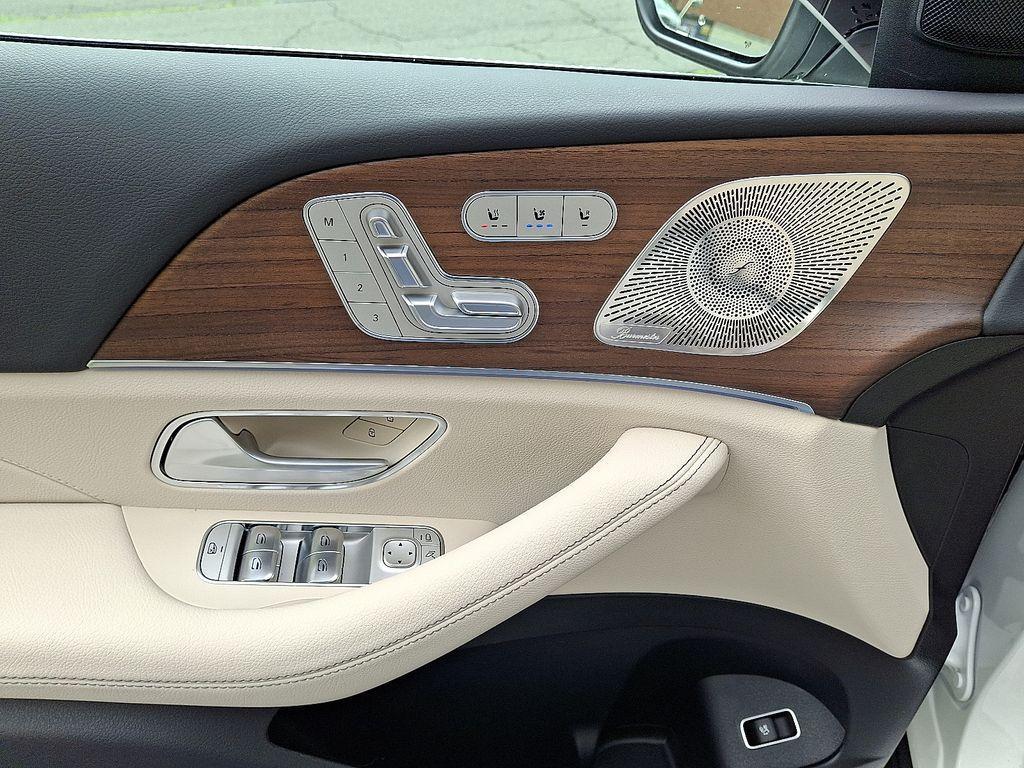 new 2025 Mercedes-Benz GLE 450 car, priced at $76,010
