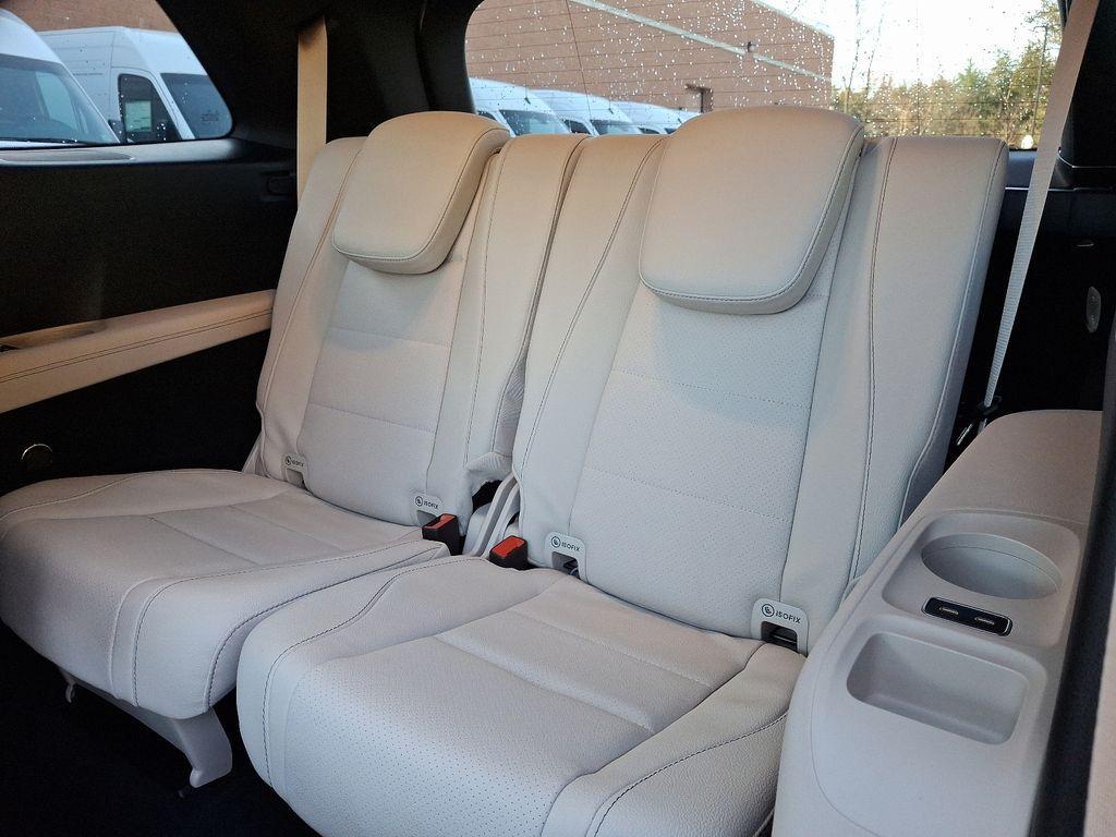new 2025 Mercedes-Benz GLS 450 car, priced at $92,325