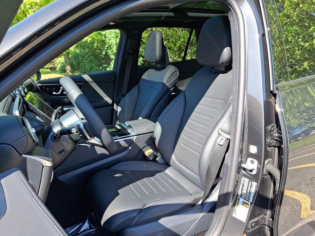 new 2025 Mercedes-Benz GLC 300 car, priced at $66,285