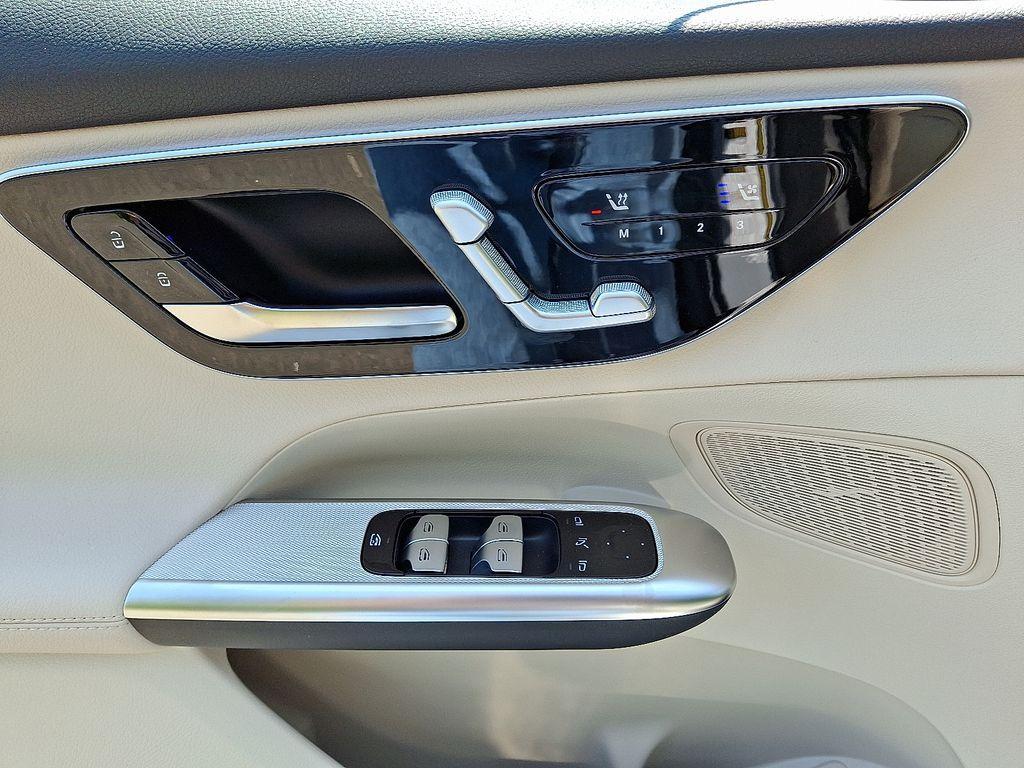 new 2025 Mercedes-Benz GLC 300 car, priced at $55,985