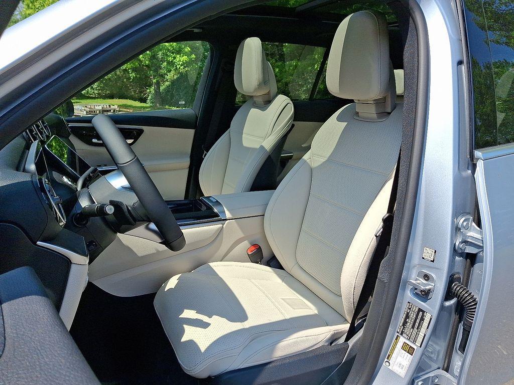 new 2025 Mercedes-Benz GLC 300 car, priced at $55,985