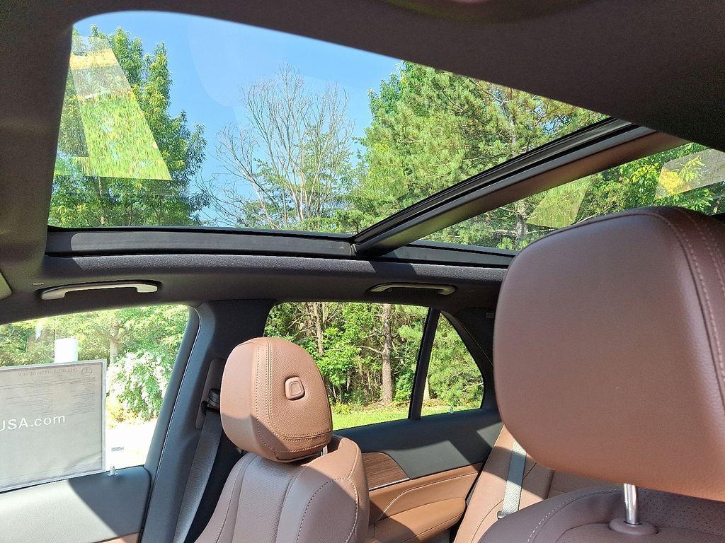 new 2025 Mercedes-Benz GLE 350 car, priced at $72,680