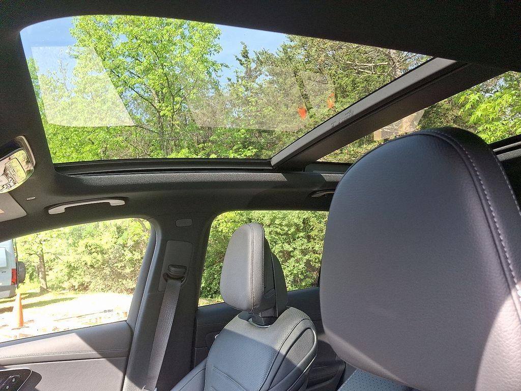 new 2025 Mercedes-Benz GLC 300 car, priced at $58,455