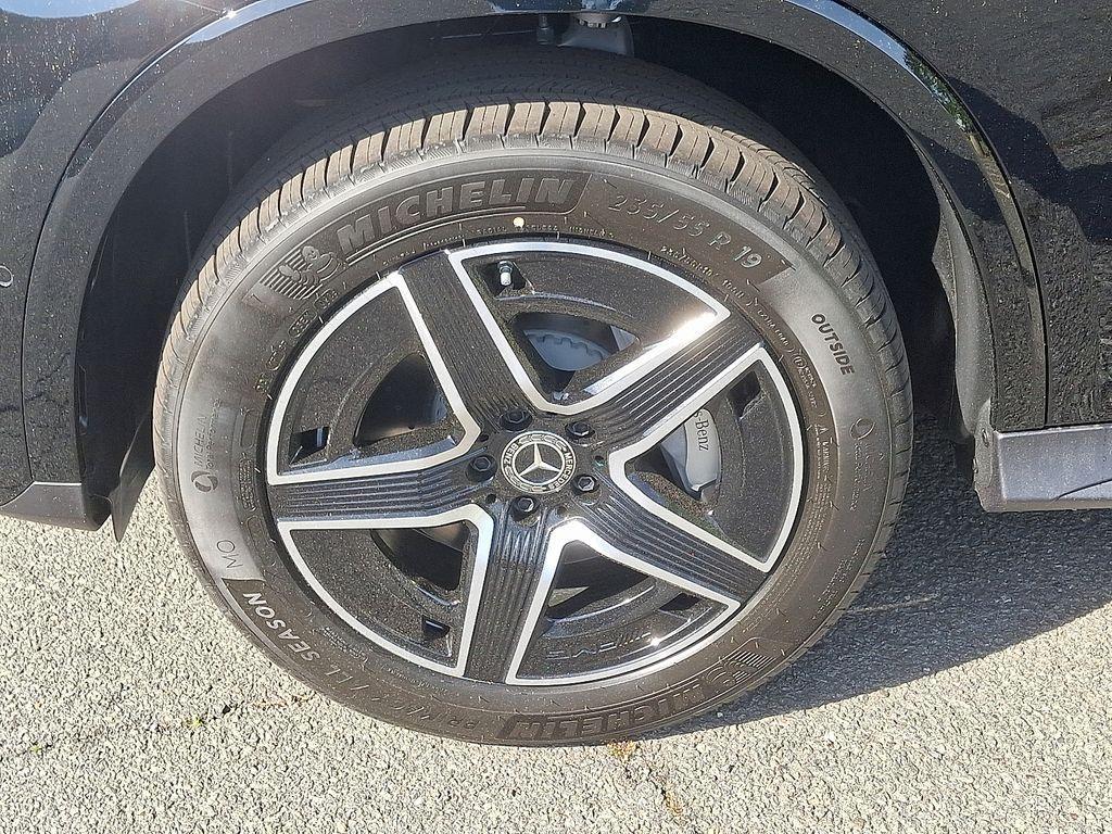 new 2025 Mercedes-Benz GLC 300 car, priced at $58,455