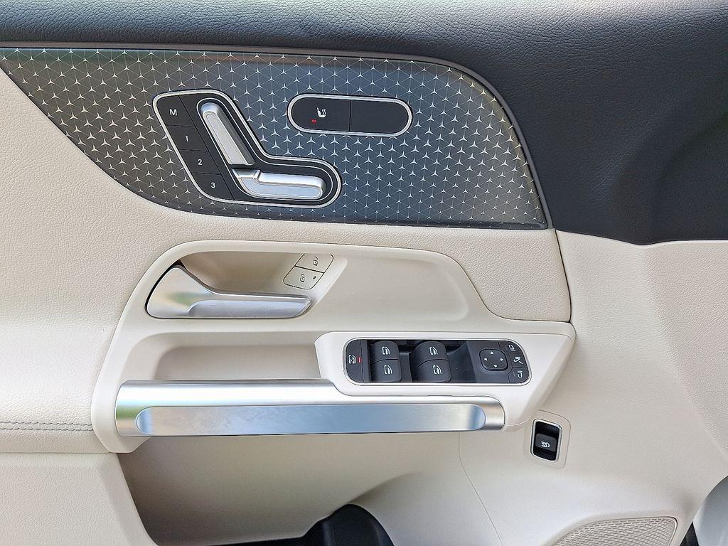 used 2025 Mercedes-Benz GLB 250 car, priced at $46,500