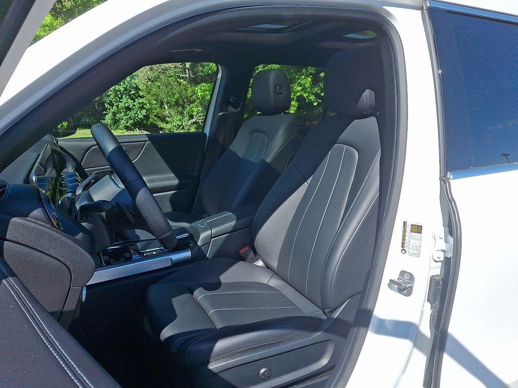 used 2023 Mercedes-Benz GLB 250 car, priced at $33,900