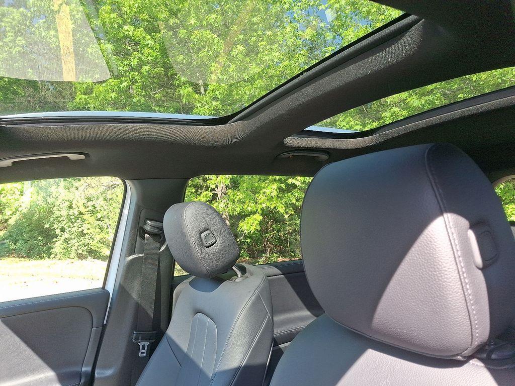 used 2023 Mercedes-Benz GLB 250 car, priced at $34,400
