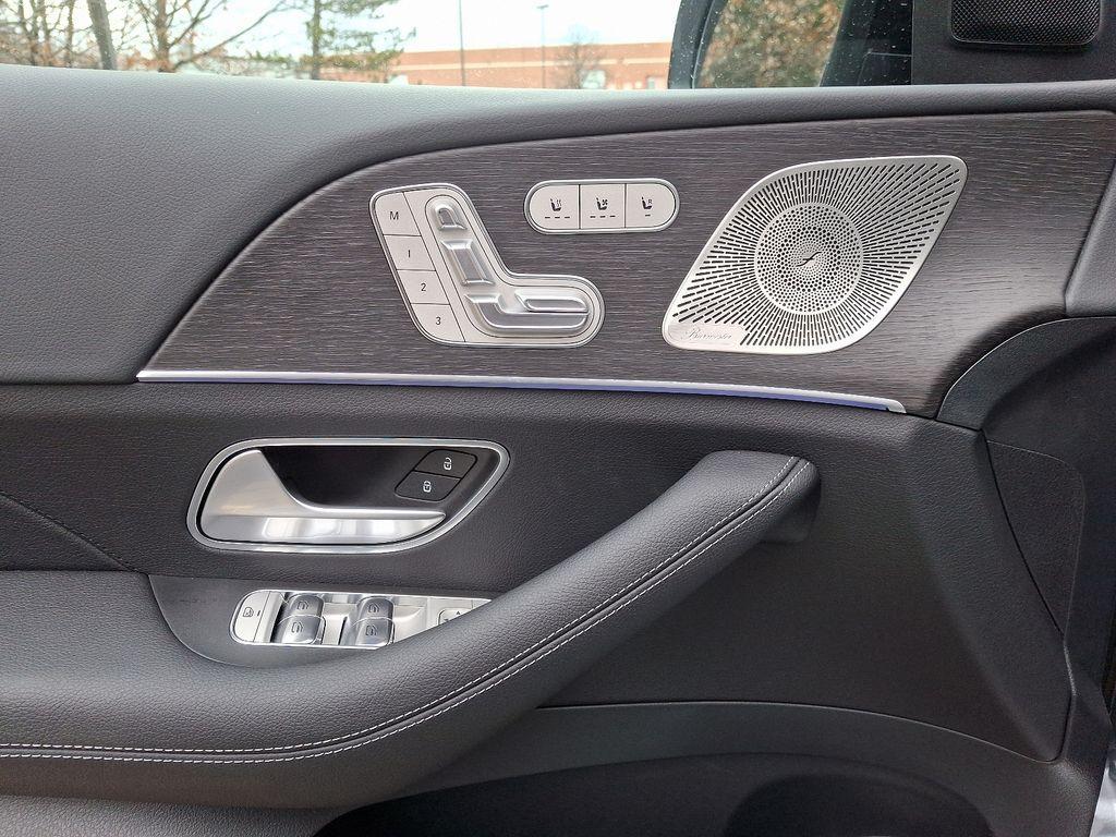new 2025 Mercedes-Benz GLS 450 car, priced at $100,685