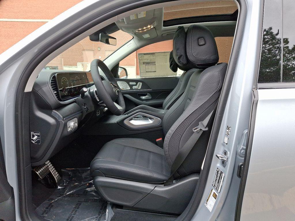 new 2025 Mercedes-Benz GLS 450 car, priced at $100,685