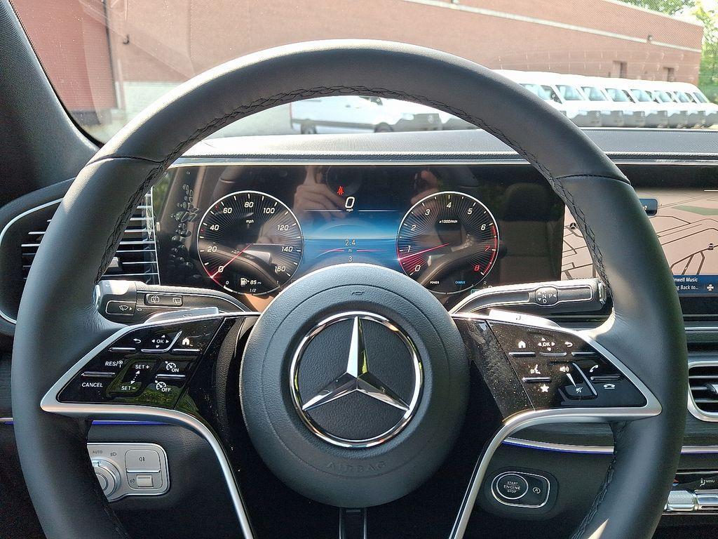 new 2025 Mercedes-Benz GLE 450 car, priced at $77,095