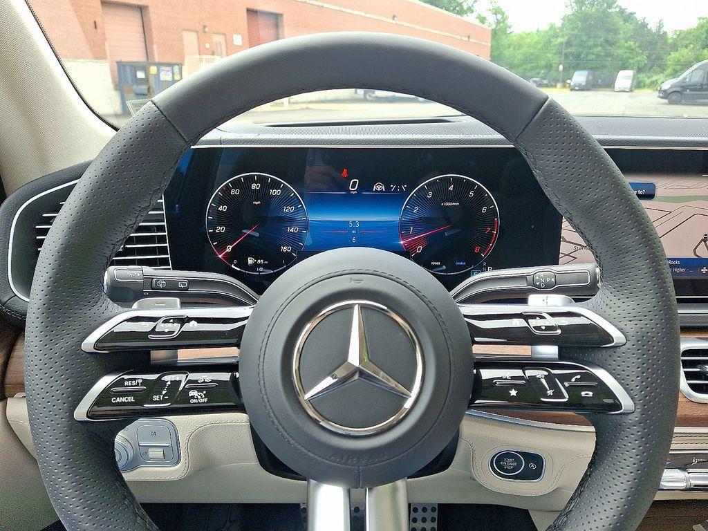 new 2025 Mercedes-Benz GLS 580 car, priced at $124,335