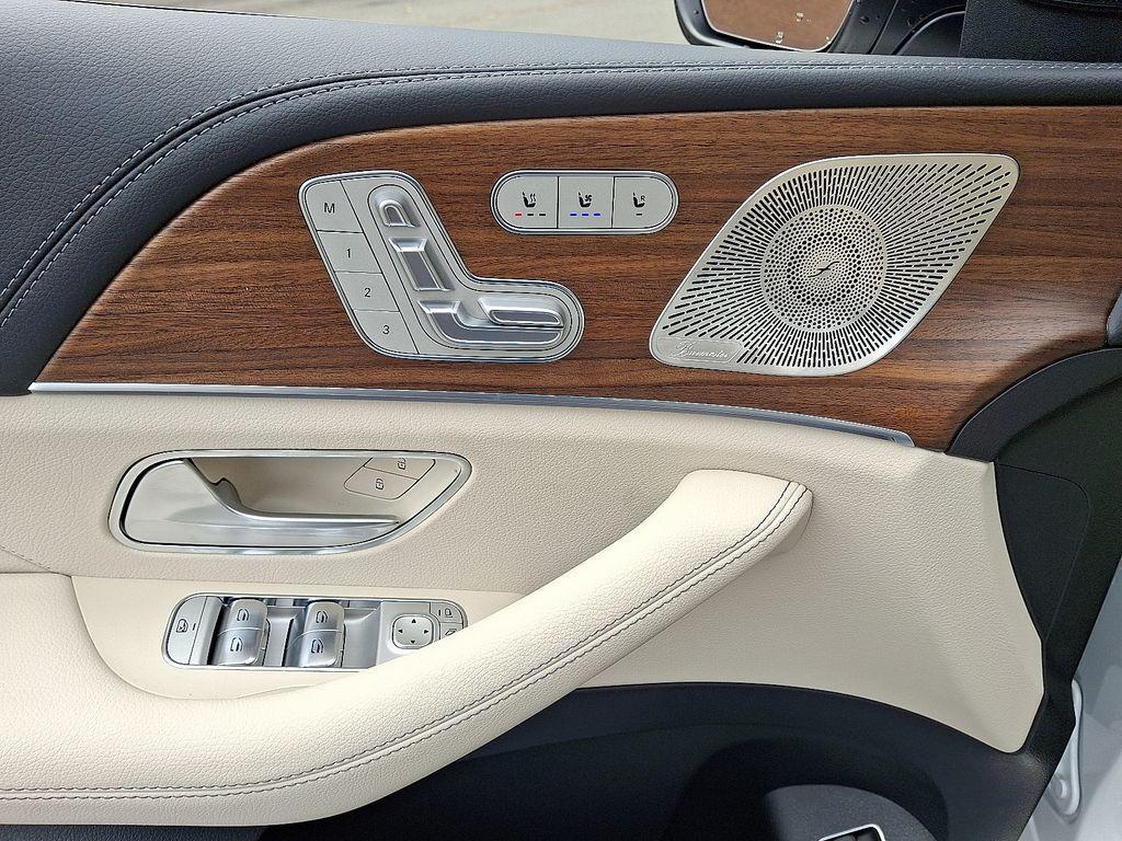 new 2025 Mercedes-Benz GLS 580 car, priced at $124,335