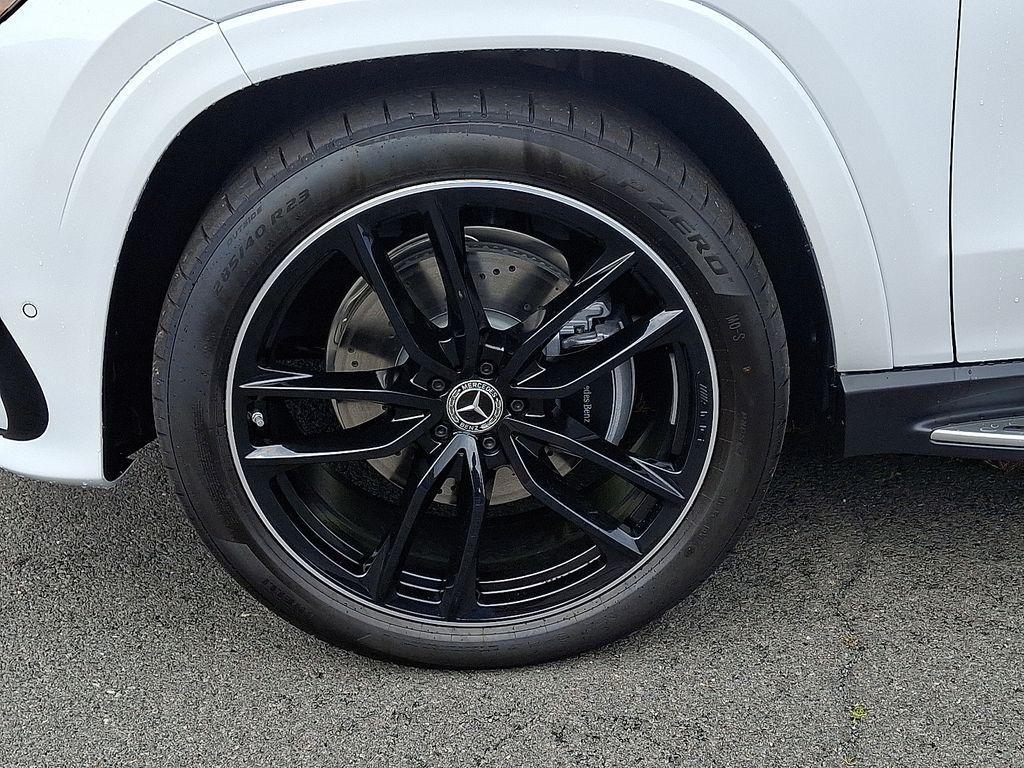 new 2025 Mercedes-Benz GLS 580 car, priced at $124,335