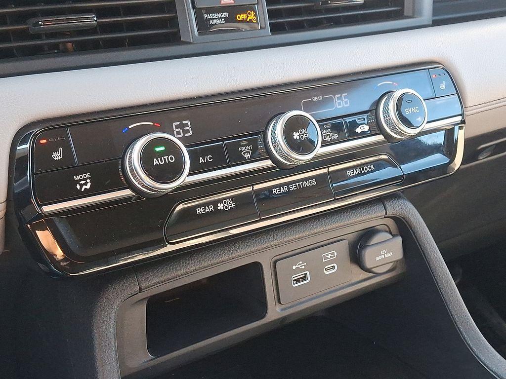 used 2025 Honda Pilot car, priced at $41,900