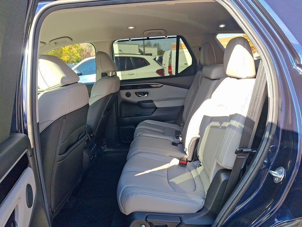 used 2025 Honda Pilot car, priced at $41,900