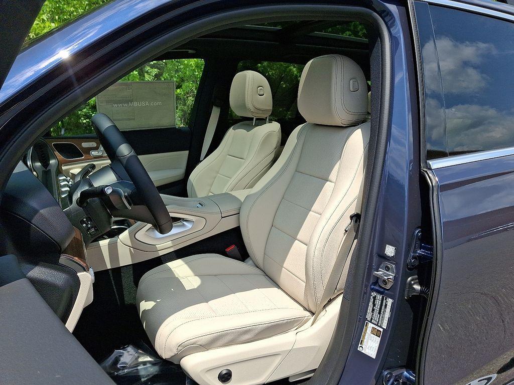 new 2025 Mercedes-Benz GLE 450 car, priced at $77,965