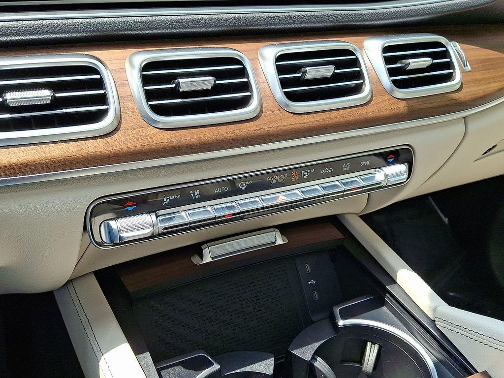 new 2025 Mercedes-Benz GLE 450 car, priced at $77,965
