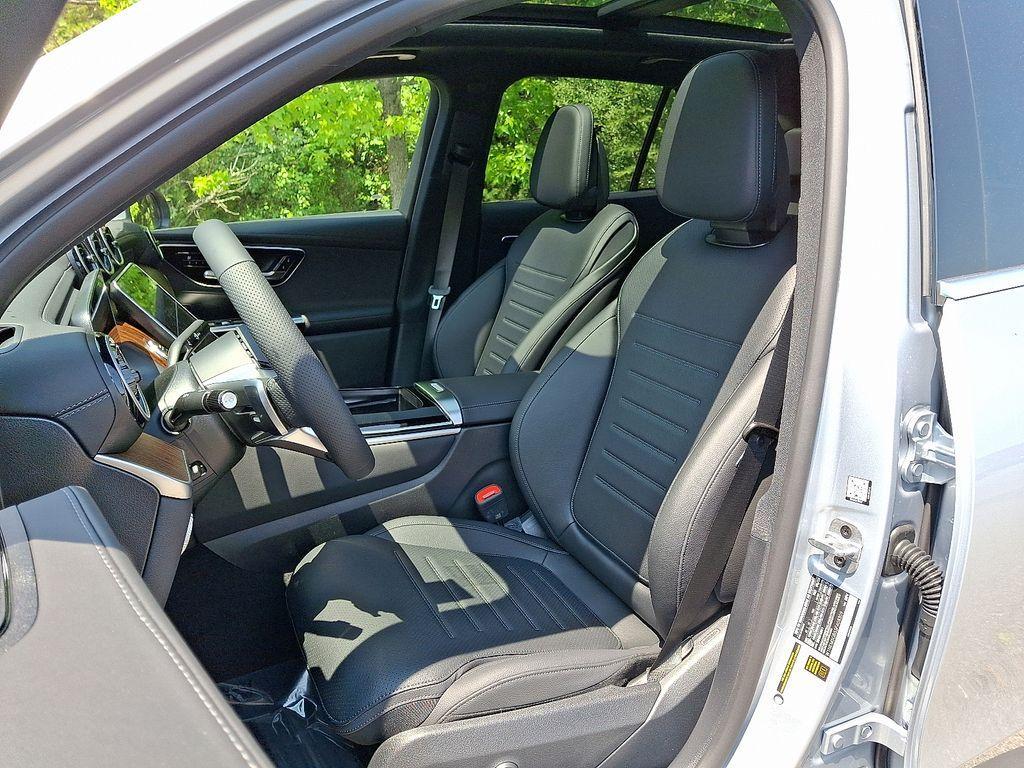 new 2025 Mercedes-Benz GLC 350e car, priced at $69,400
