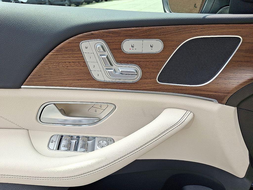 used 2025 Mercedes-Benz GLE 450 car, priced at $72,500