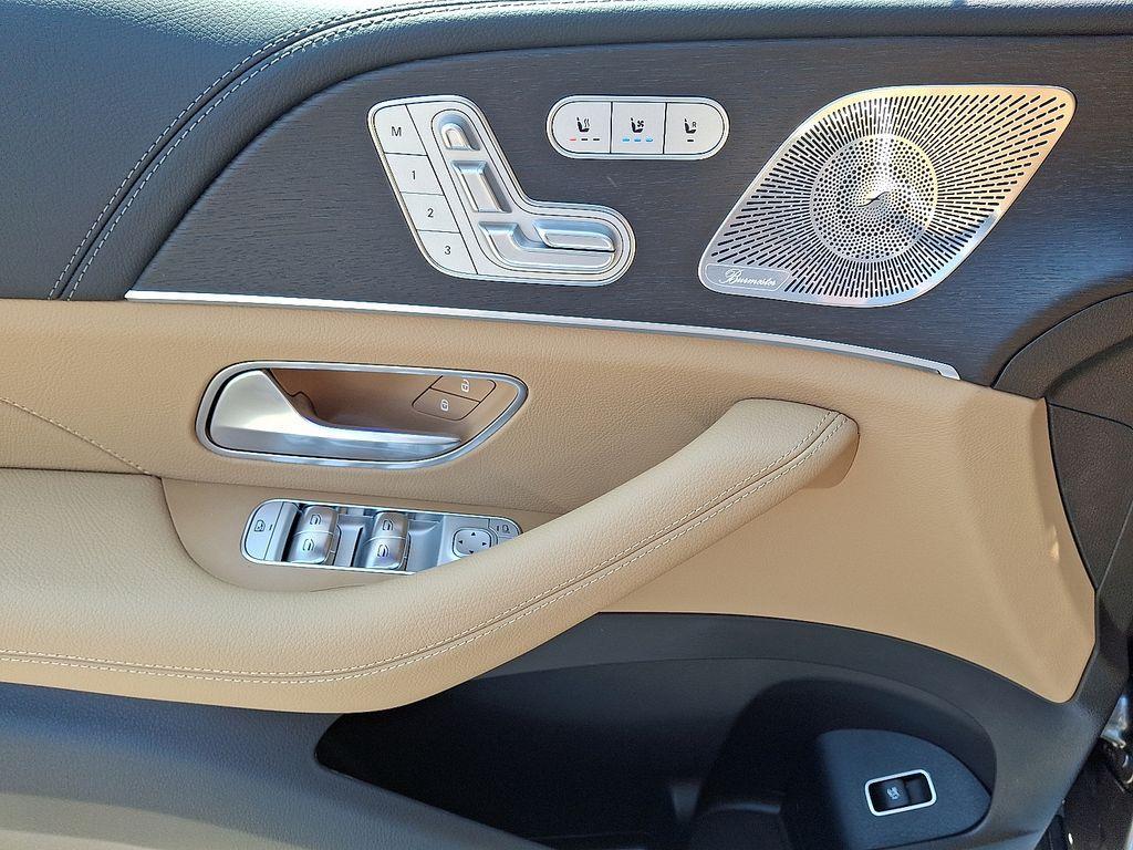 new 2025 Mercedes-Benz GLS 450 car, priced at $105,730