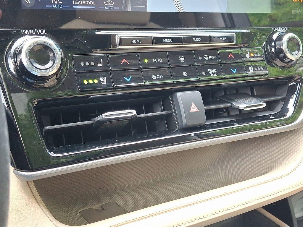 used 2020 Toyota Highlander Hybrid car, priced at $27,900