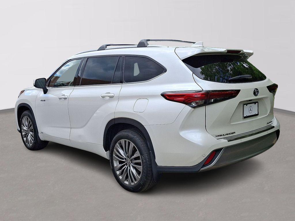 used 2020 Toyota Highlander Hybrid car, priced at $27,900