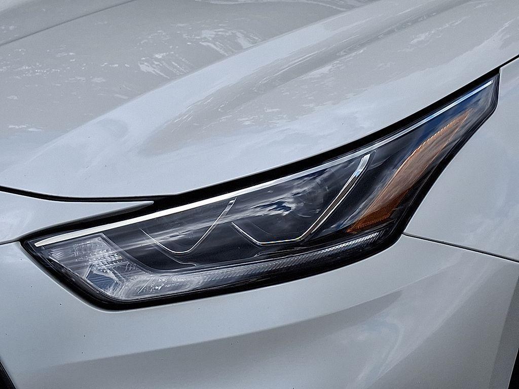 used 2020 Toyota Highlander Hybrid car, priced at $27,900