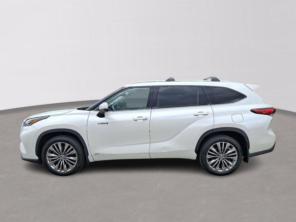 used 2020 Toyota Highlander Hybrid car, priced at $27,900