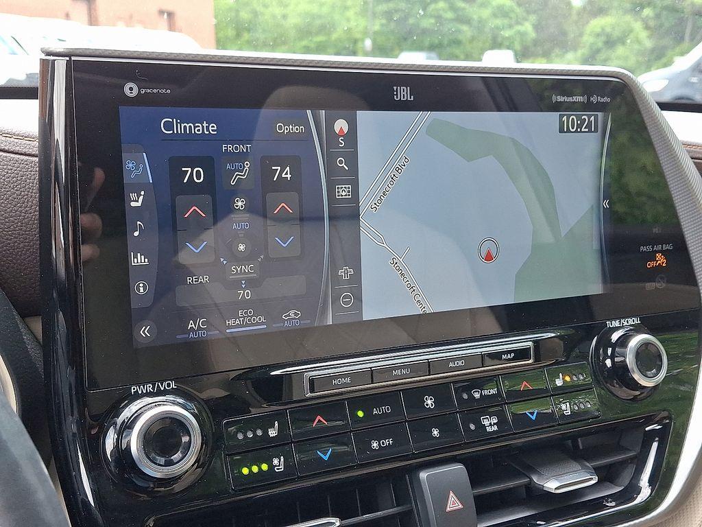 used 2020 Toyota Highlander Hybrid car, priced at $27,900
