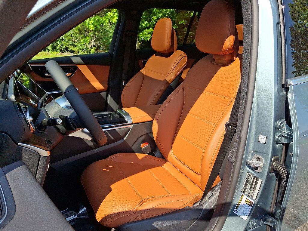 new 2025 Mercedes-Benz GLC 350e car, priced at $70,370