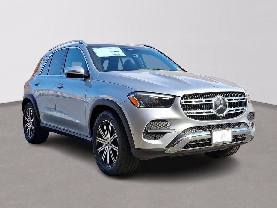 new 2025 Mercedes-Benz GLE 450 car, priced at $75,795