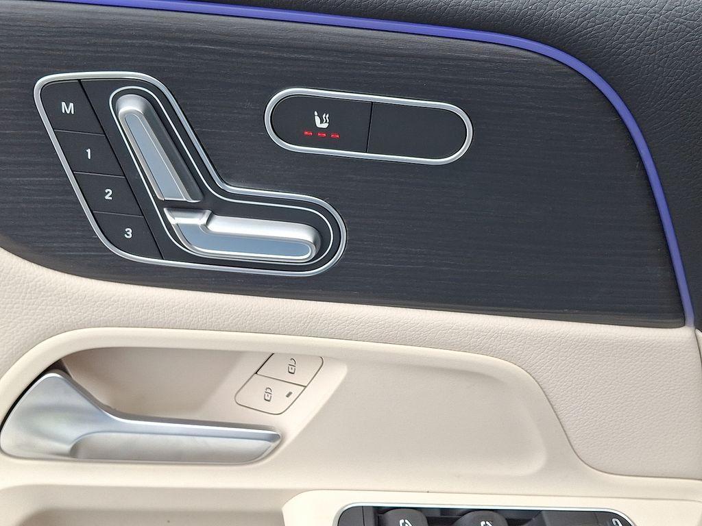 new 2025 Mercedes-Benz GLB 250 car, priced at $49,725