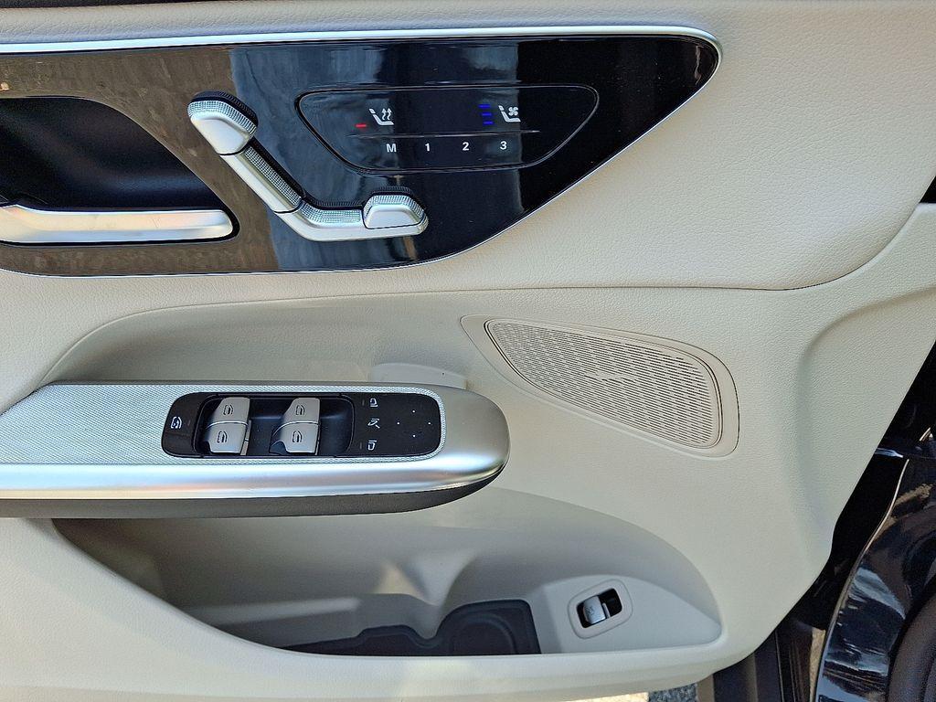 new 2025 Mercedes-Benz GLC 300 car, priced at $55,405