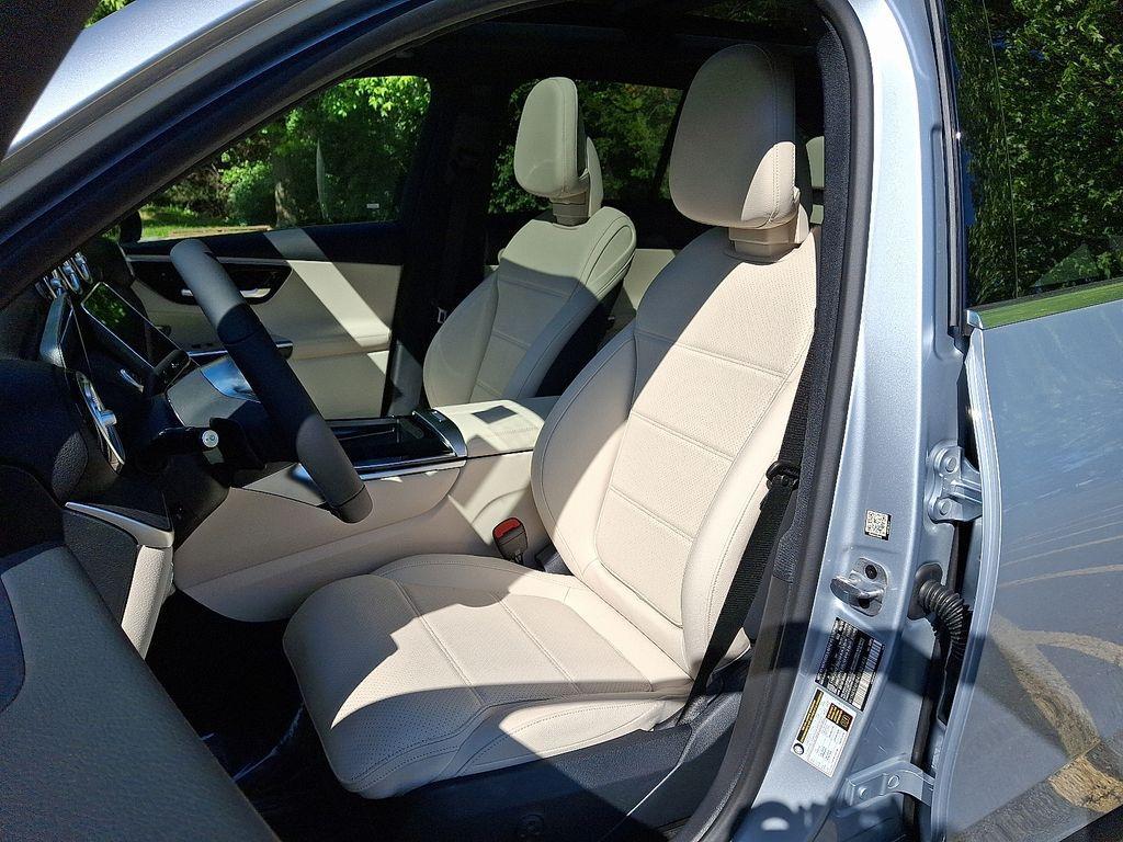 new 2025 Mercedes-Benz GLC 300 car, priced at $58,185
