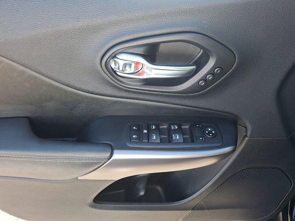 used 2019 Jeep Cherokee car, priced at $14,200