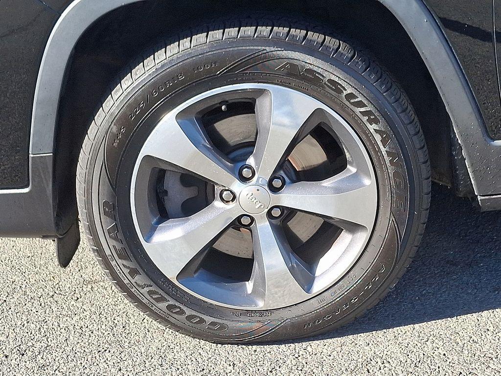 used 2019 Jeep Cherokee car, priced at $14,200