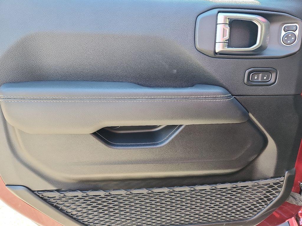 used 2022 Jeep Wrangler Unlimited car, priced at $37,300