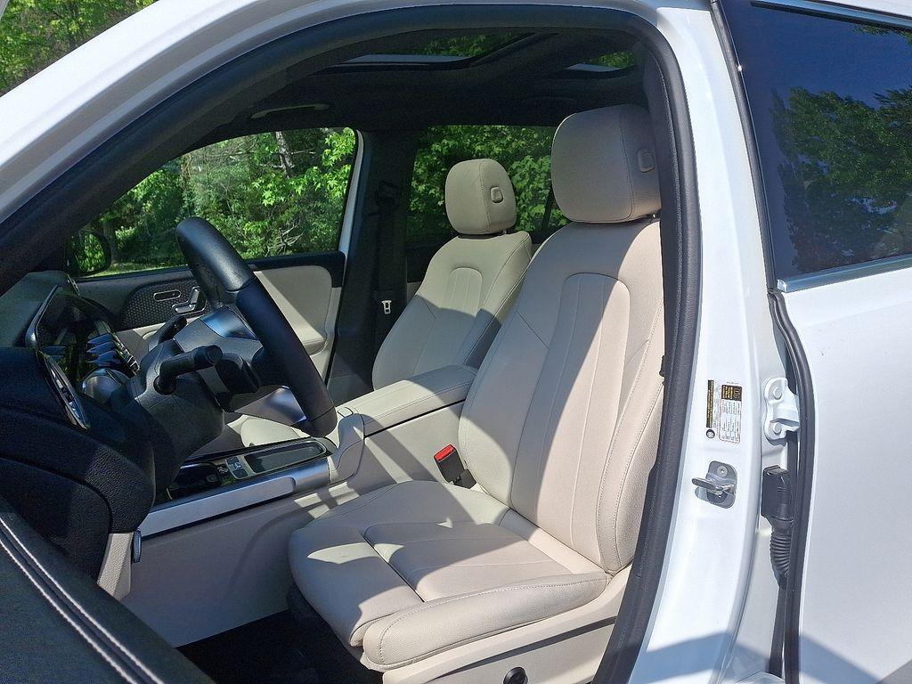 used 2024 Mercedes-Benz GLB 250 car, priced at $39,400