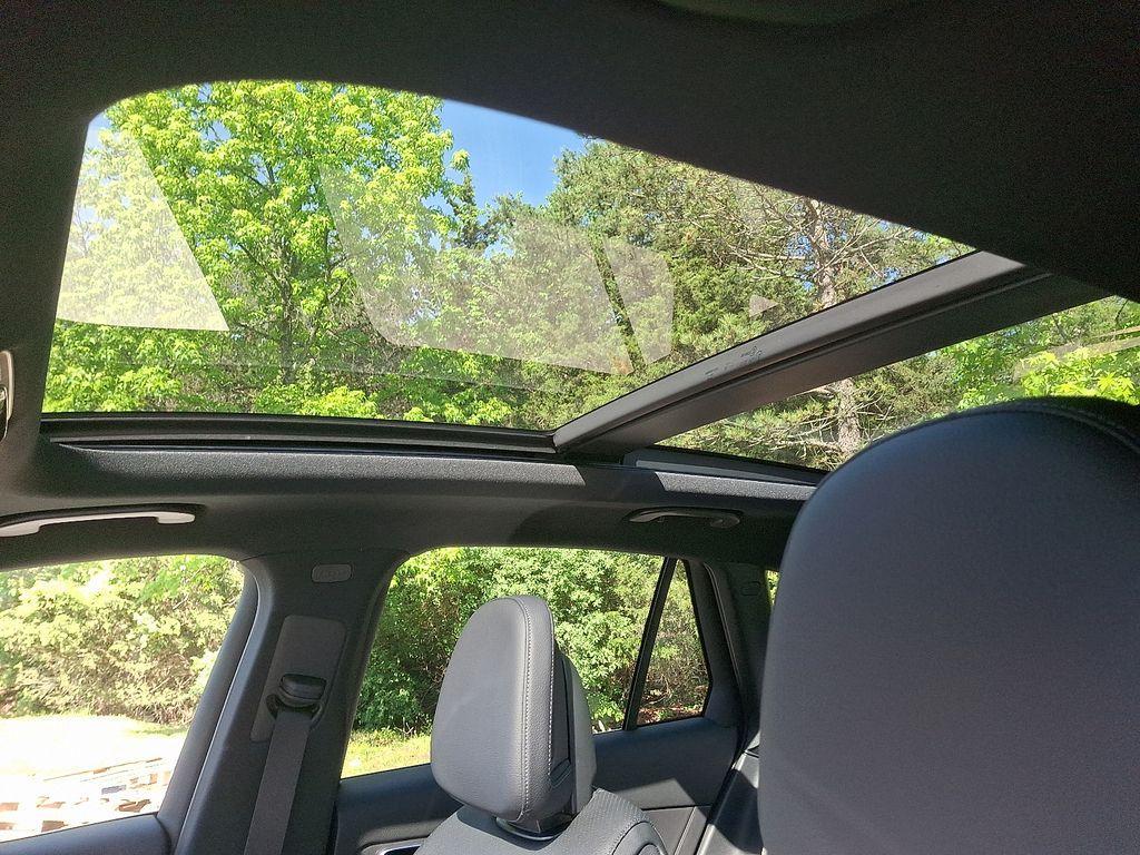new 2025 Mercedes-Benz GLC 300 car, priced at $59,035