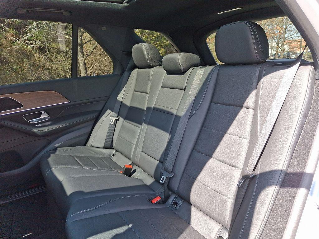 new 2025 Mercedes-Benz GLE 350 car, priced at $69,715