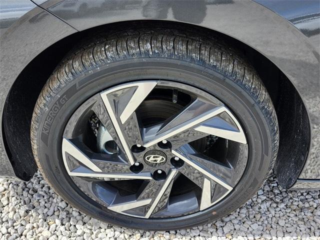 new 2025 Hyundai Elantra car, priced at $25,585