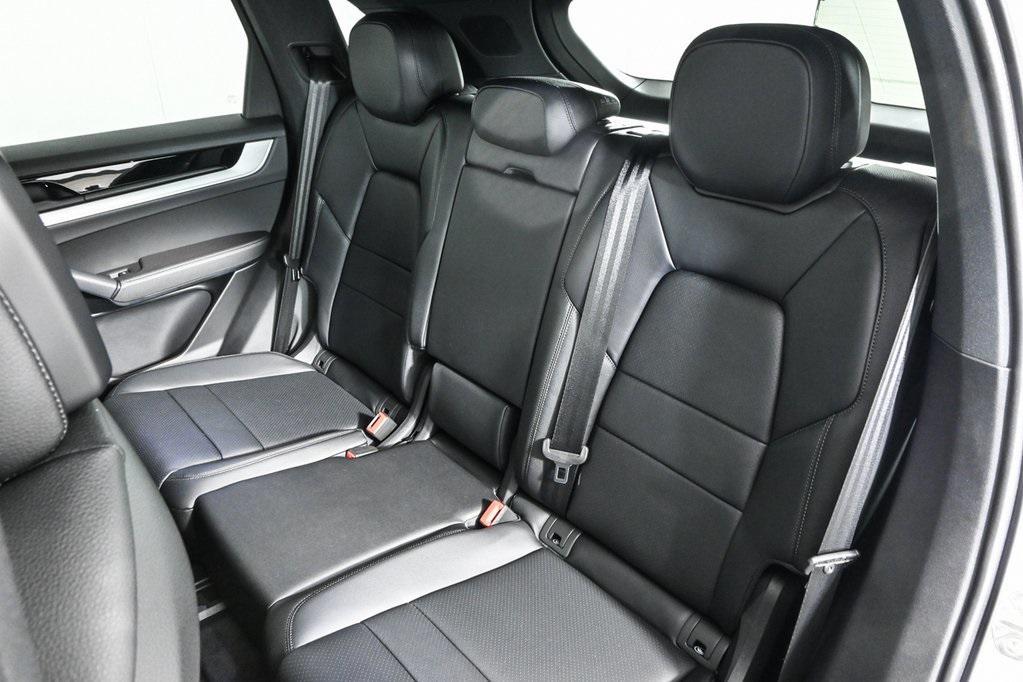 new 2025 Porsche Cayenne car, priced at $101,005