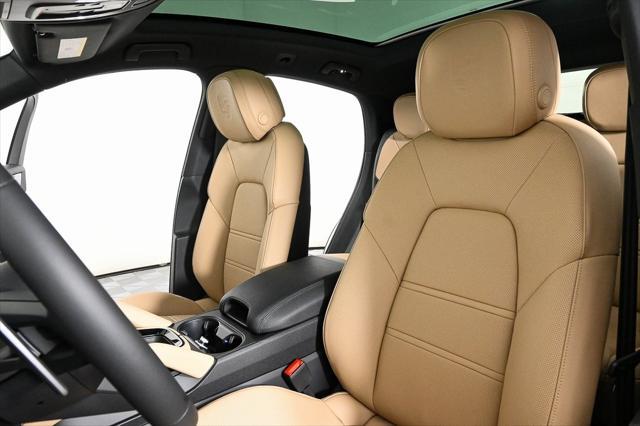 new 2025 Porsche Cayenne car, priced at $111,685