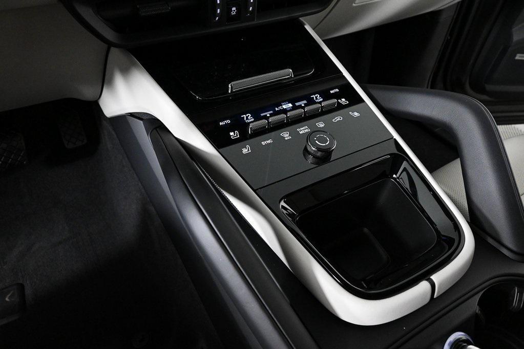 new 2025 Porsche Cayenne car, priced at $105,585