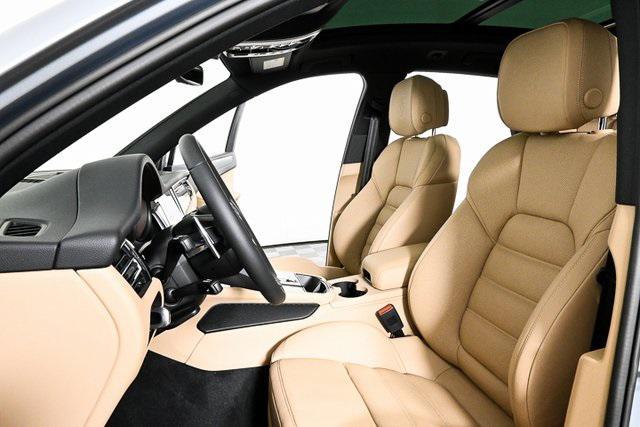 new 2024 Porsche Macan car
