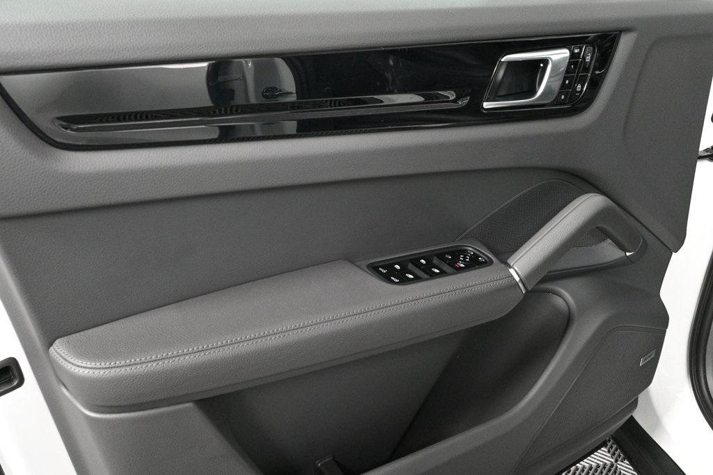 used 2019 Porsche Cayenne car, priced at $40,367