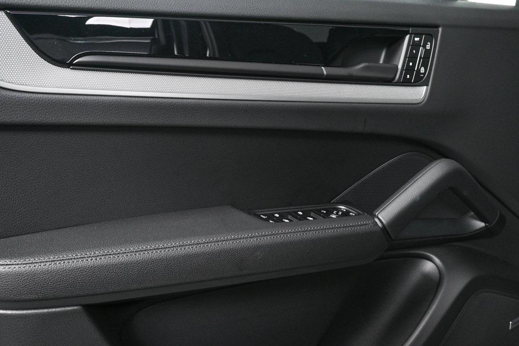 new 2025 Porsche Cayenne car, priced at $101,055